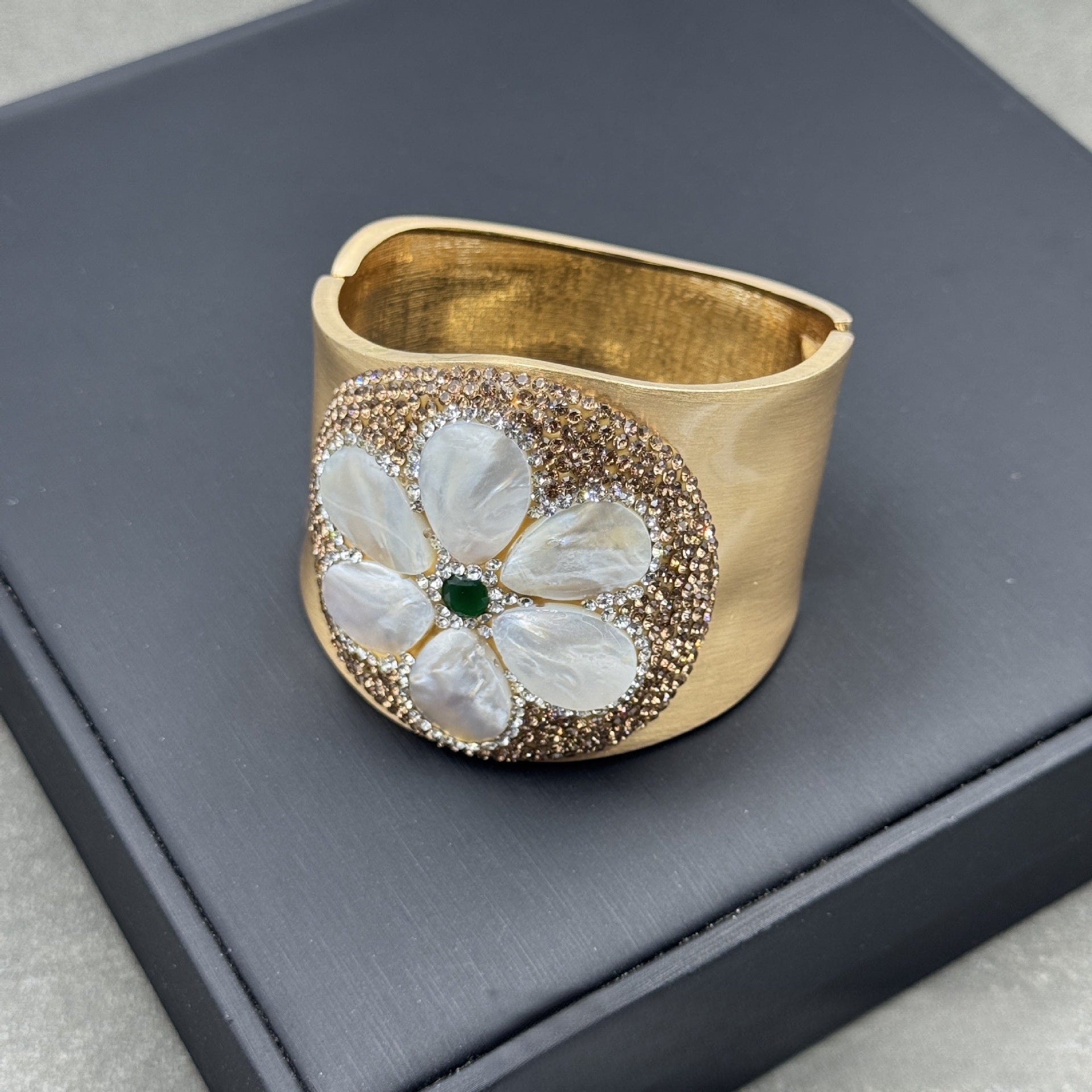 New Natural Pearl Shell Inlaid Three-Piece Set Vintage Jewelry Personalized Handmade